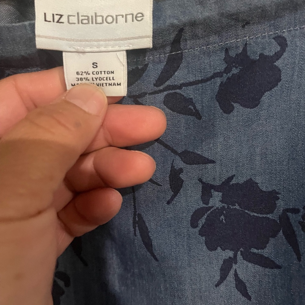 Liz Claiborne Navy Floral Blouse size Small - Picture 4 of 10